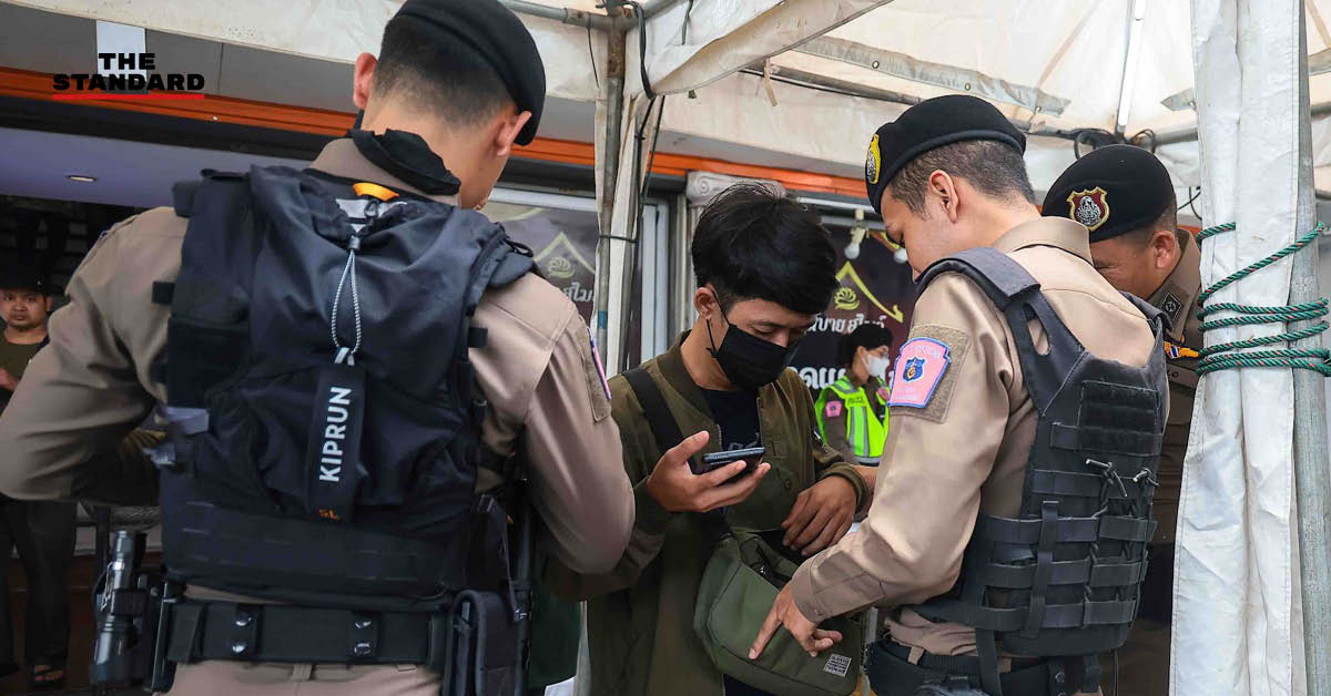 ภาพตำรวจดูแลการชุมนุมรวมพลังแผ่นดินที่สะพานชมัยมรุเชฐ วันที่ 28 มิ.ย. 2568
