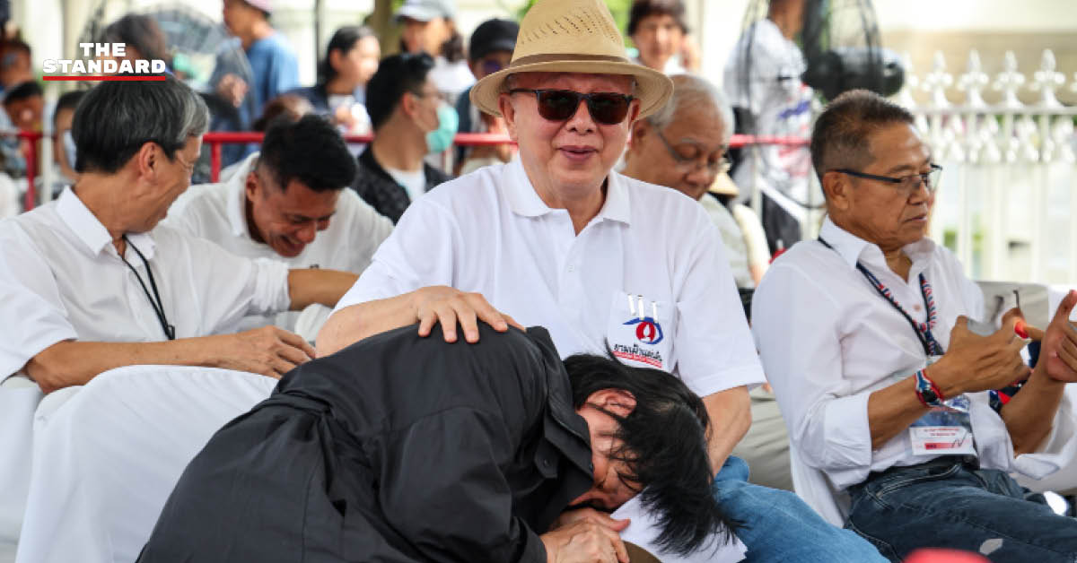 เวทีปราศรัยรวมพลังแผ่นดิน สนธิ-จตุพรขึ้นกล่าวเรียกร้องนายกฯ ลาออก ท่ามกลางมวลชนที่อนุสาวรีย์ชัยฯ