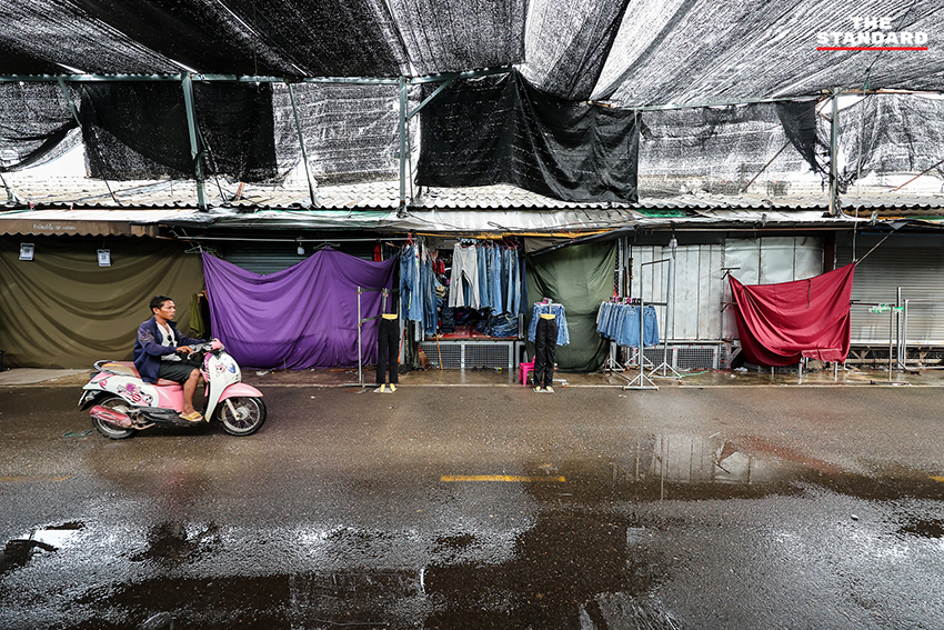 ภาพบรรยากาศเงียบเหงาในตลาดโรงเกลือ สระแก้ว หลังเกิดความตึงเครียดชายแดนไทย-กัมพูชา