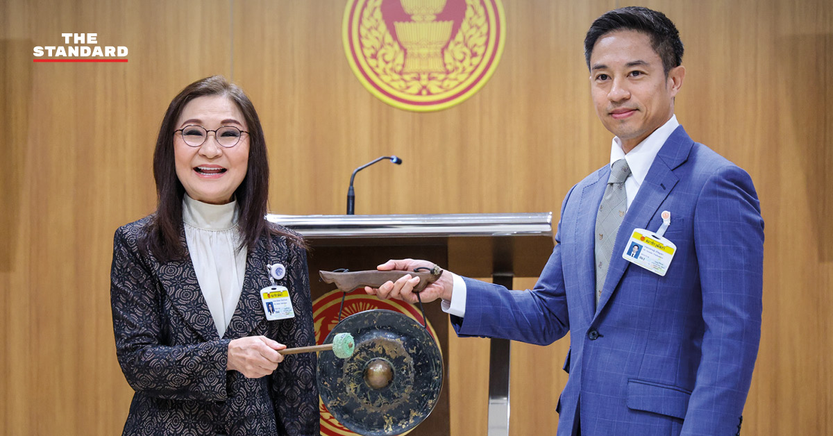 สว. นันทนา ตีฆ้องเชิงสัญลักษณ์ เปิดแคมเปญแก้ไขรัฐธรรมนูญใหม่ ณ วุฒิสภา วันที่ 18 มิถุนายน 2568