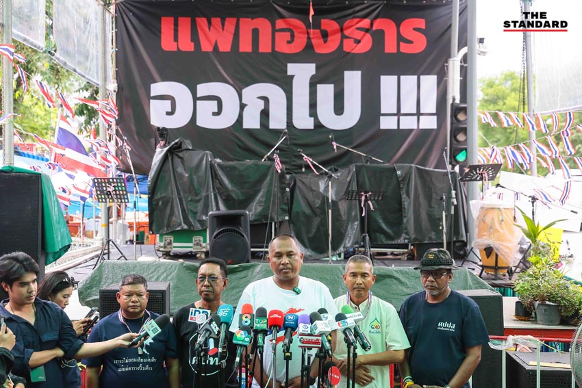 พิชิต ไชยมงคล แถลงข่าวที่เวทีชุมนุม คปท. ใต้สะพานชมัยมรุเชฐ วันที่ 29 มิ.ย. ย้ำไม่หนุนรัฐประหาร