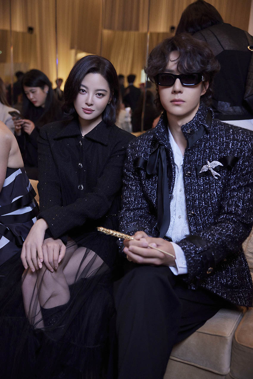 Wang Yibo ในลุค CHANEL Haute Couture ที่ Grand Palais