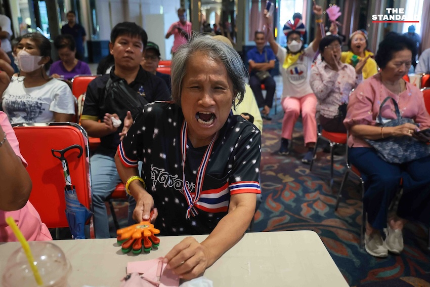 รวมพลังแผ่นดินแถลงหลังศาลหยุดแพทองธาร