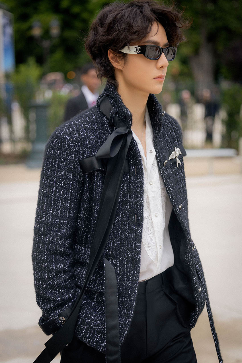 Wang Yibo ในลุค CHANEL Haute Couture ที่ Grand Palais