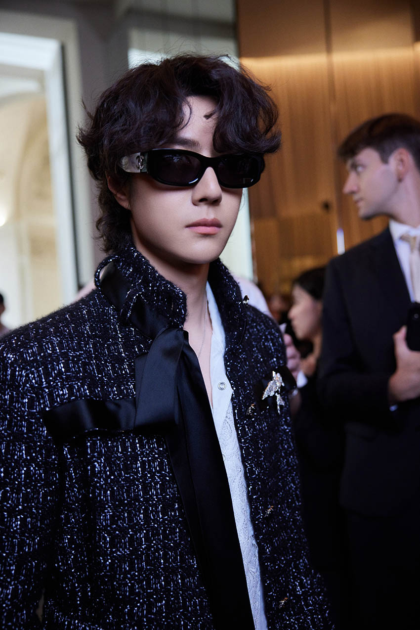 Wang Yibo ในลุค CHANEL Haute Couture ที่ Grand Palais