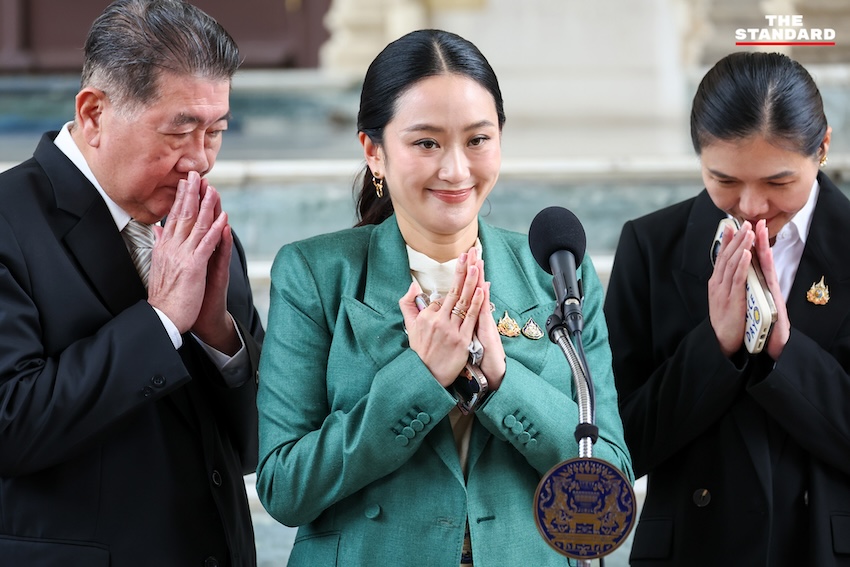 แพทองธารโบกมือลาทำเนียบฯ หลังแถลงสื่อ น้อมรับคำสั่งศาล ย้ำทำเพื่อประเทศชาติ