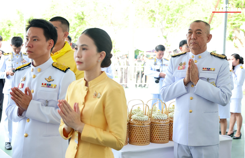 พิธีตักบาตรวันเฉลิมพระชนมพรรษา 28 กรกฎาคม ณ ท้องสนามหลวง
