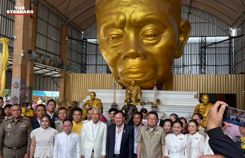 ทักษิณ ชินวัตร เททองหล่อหลวงพ่อคูณวัดบ้านไร่