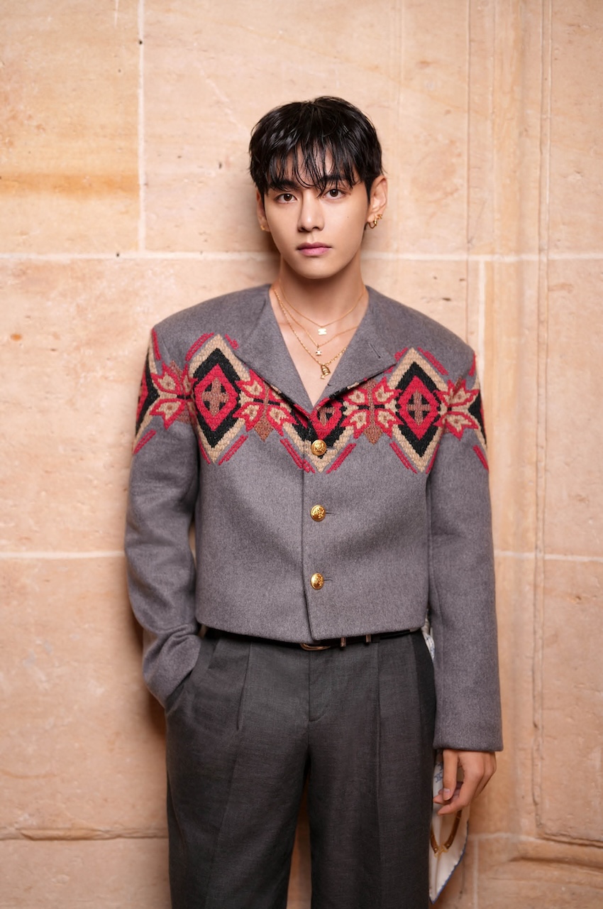 V BTS ปรากฏตัวในแฟชั่นโชว์ CELINE Spring 2026