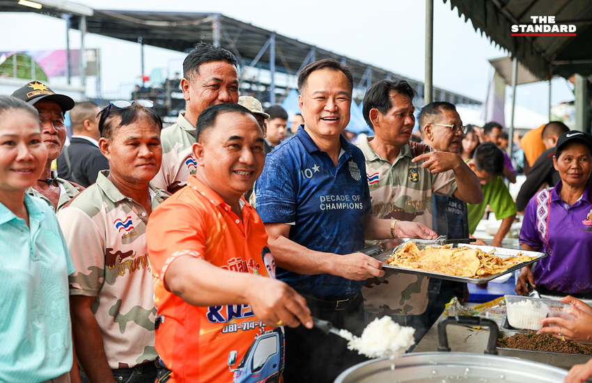 อนุทินเยี่ยมศูนย์พักพิงสนามช้าง บุรีรัมย์