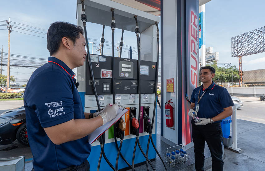 กระบวนการนำตัวอย่างน้ำมันจากหัวจ่ายสู่การตรวจสอบ 
