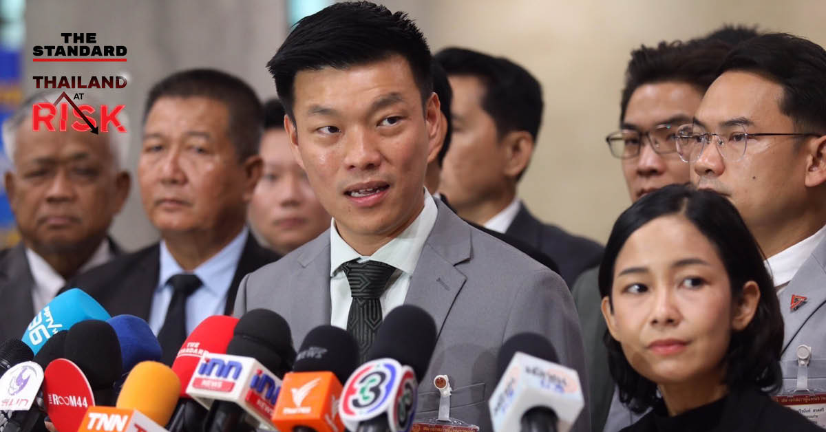 ณัฐพงษ์ เรืองปัญญาวุฒิ แถลงข่าวที่รัฐสภา