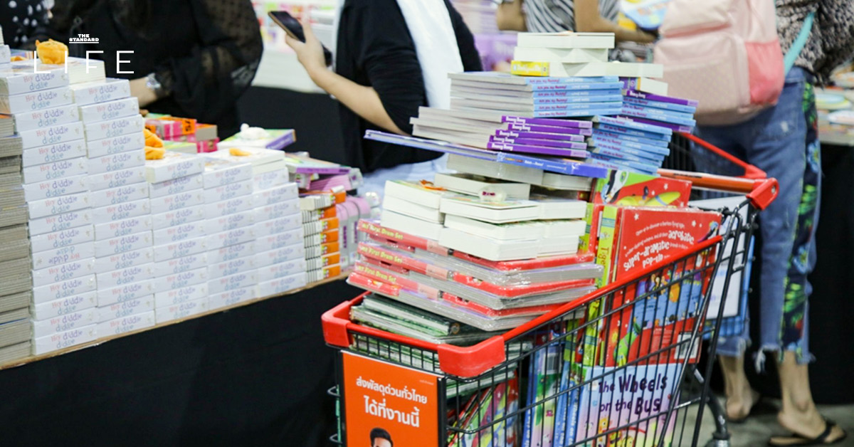 ภาพบรรยากาศงาน Big Bad Wolf Books 2025 ณ เมืองทองธานี เต็มไปด้วยหนังสือภาษาอังกฤษหลายหมวดหมู่