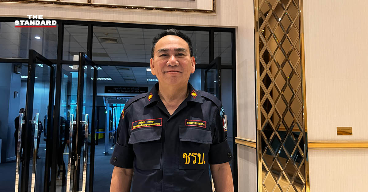 เดชอิศม์ ขาวทอง ขณะให้สัมภาษณ์ที่ดอนเมือง – พูดถึงการท้วงติงงบ อปท. ในที่ประชุม ครม.