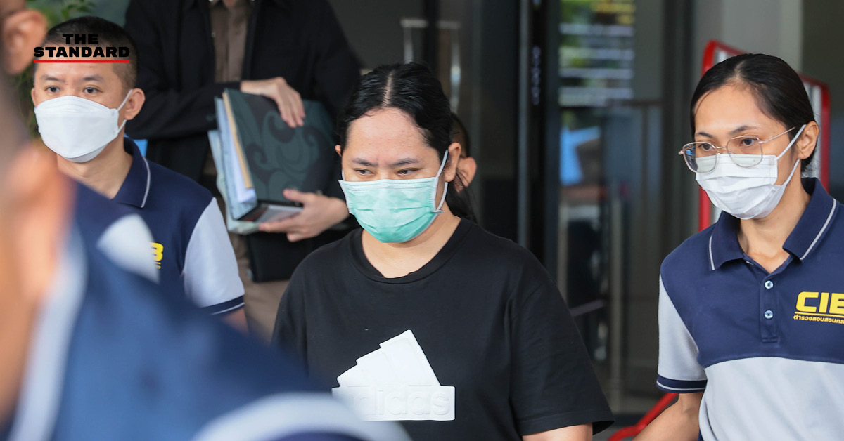 เจ้าหน้าที่ควบคุมตัวสีกากอล์ฟขึ้นรถไปศาล ฝากขังคดีเงินวัด