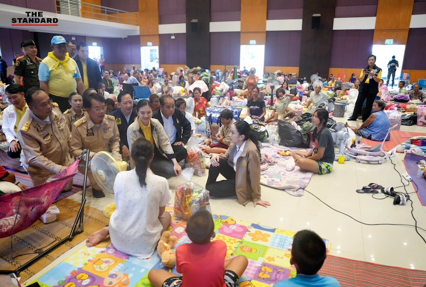 แพทองธารและคณะรัฐมนตรีเยี่ยมศูนย์พักพิงผู้ประสบภัยที่จังหวัดสุรินทร์