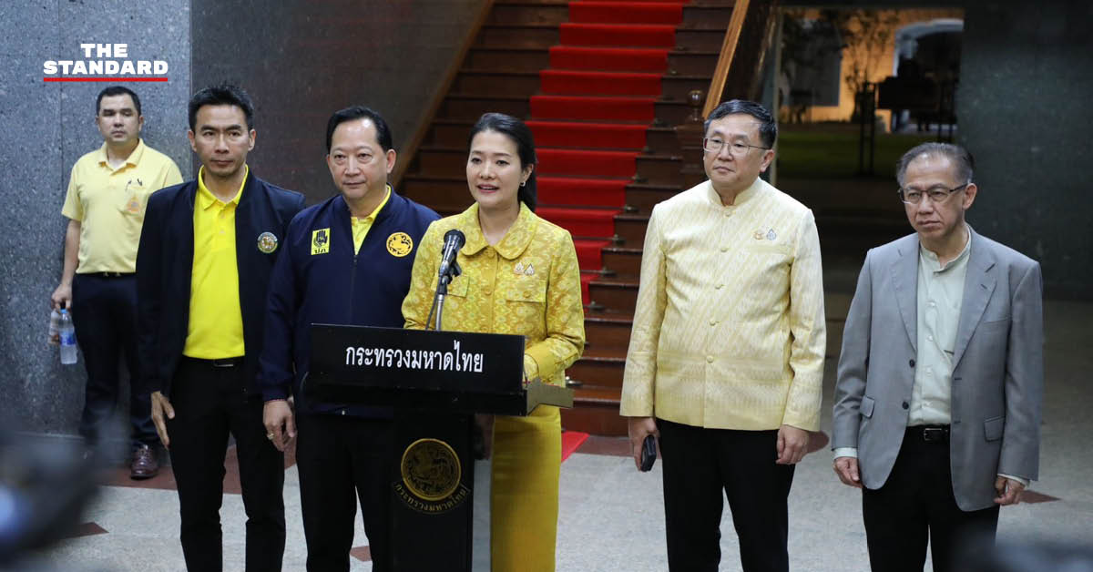ภาพการประชุมกระทรวงมหาดไทยเกี่ยวกับการช่วยเหลือผู้ประสบภัยชายแดนไทย-กัมพูชา