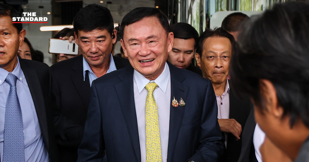 ทักษิณ ชินวัตร เดินทางถึงศาลอาญาเพื่อสืบพยานคดี ม.112