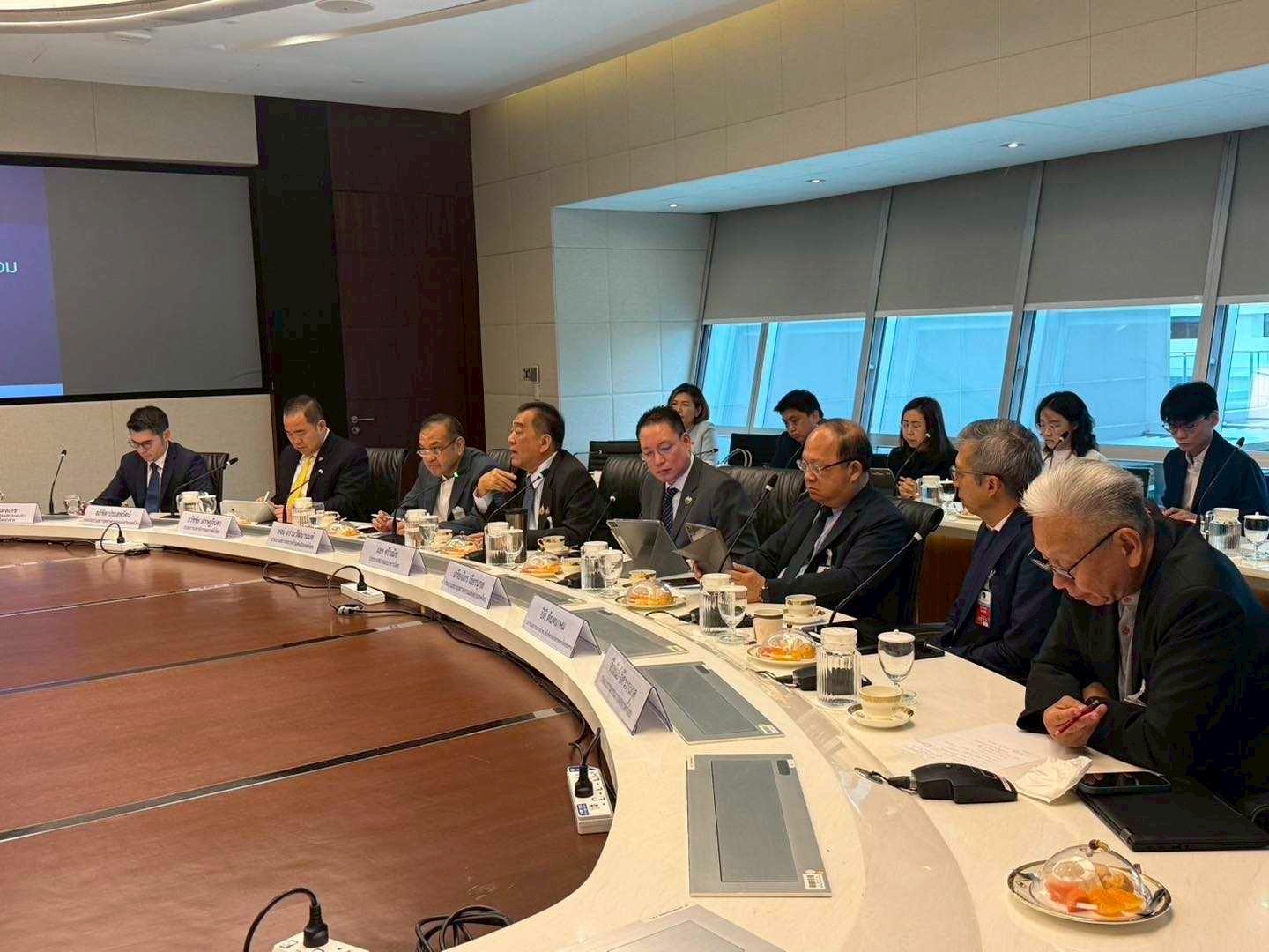 ประชุมฝั่ง กกร.