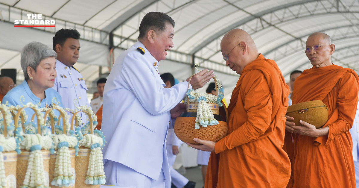 ทำบุญตักบาตร วันแม่แห่งชาติ