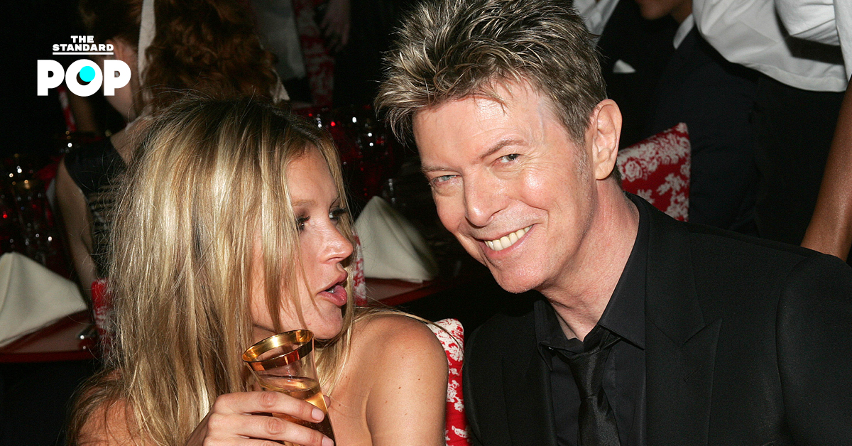 Kate Moss พิธีกรพอดแคสต์ใหม่ BBC ถ่ายทอดเรื่องราวศิลปะของ David Bowie