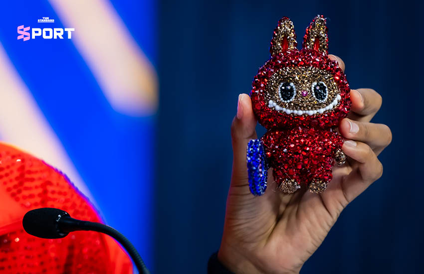 นาโอมิ โอซากะ สวมเสื้อลาบูบู้ “Billie Jean Bling” ในการแข่งขัน US Open