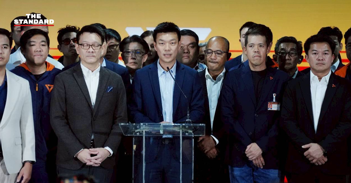 สมาชิกพรรคประชาชนแถลงการณ์หลังศาลรัฐธรรมนูญวินิจฉัยถอดถอนแพทองธาร