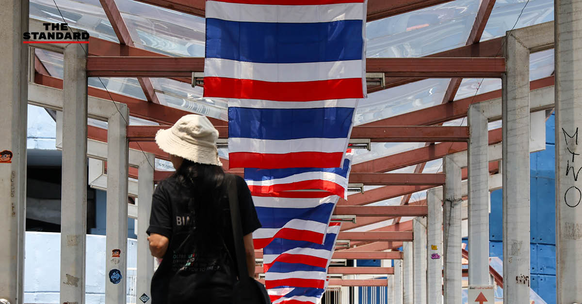 บรรยากาศธงชาติไทยสะบัดทั่วย่านพาหุรัด แสดงพลังรักชาติส่งกำลังใจแนวหน้า