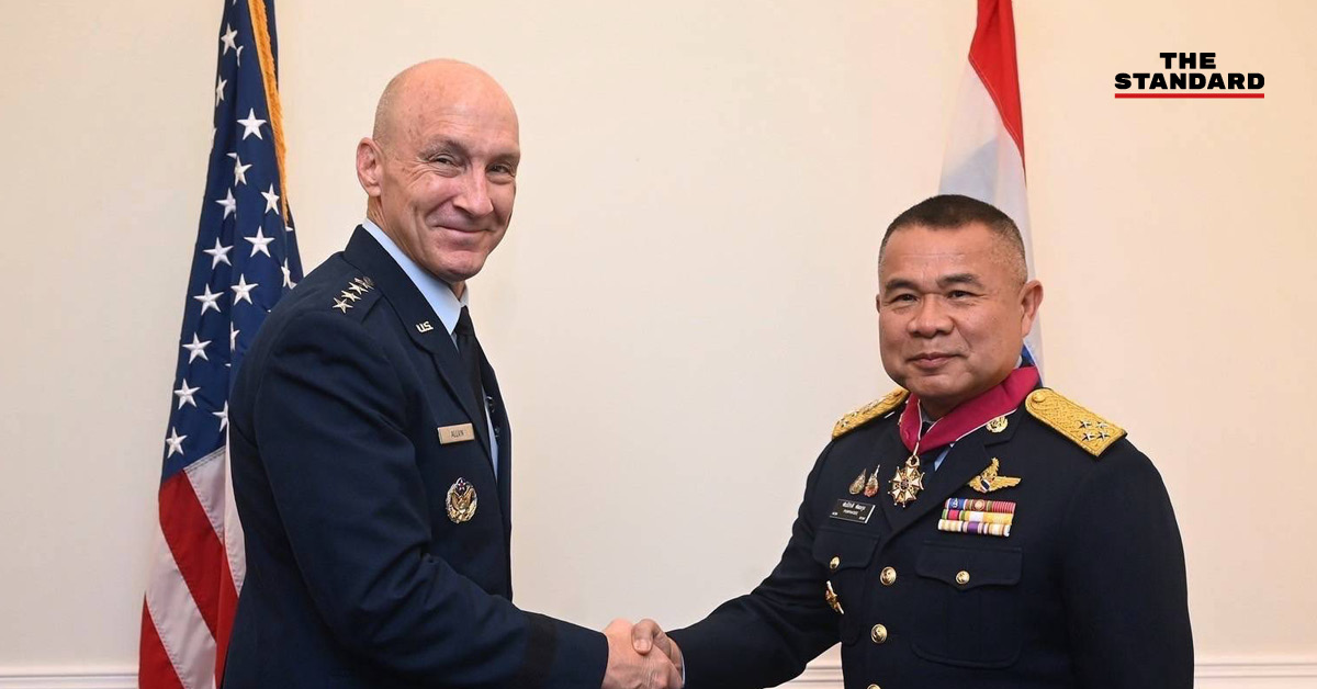 ผบ.ทอ.ไทย พล.อ.อ. พันธ์ภักดี รับ Legion of Merit จากผู้บัญชาการกองทัพอากาศสหรัฐฯ
