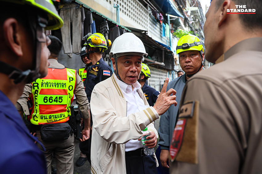 ดินทรุดตัวหน้าวชิรพยาบาล