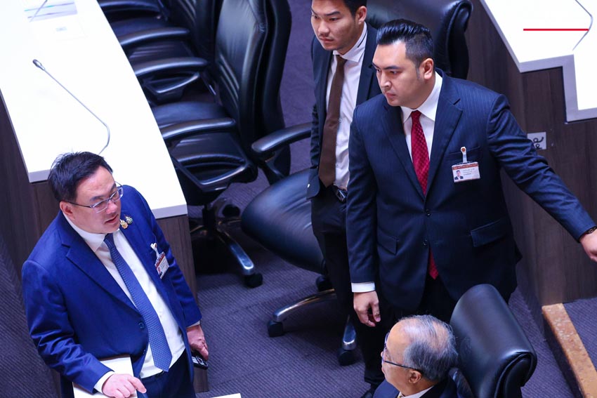 การประชุมสภาฯ โหวตนายกฯ