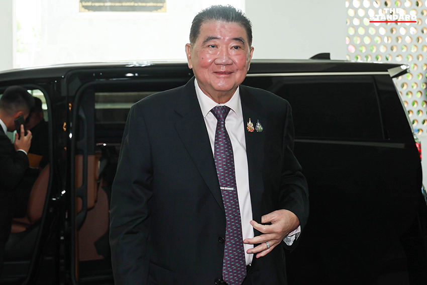 ภูมิธรรม เวชยชัย ขณะให้สัมภาษณ์สื่อมวลชนที่กระทรวงมหาดไทย