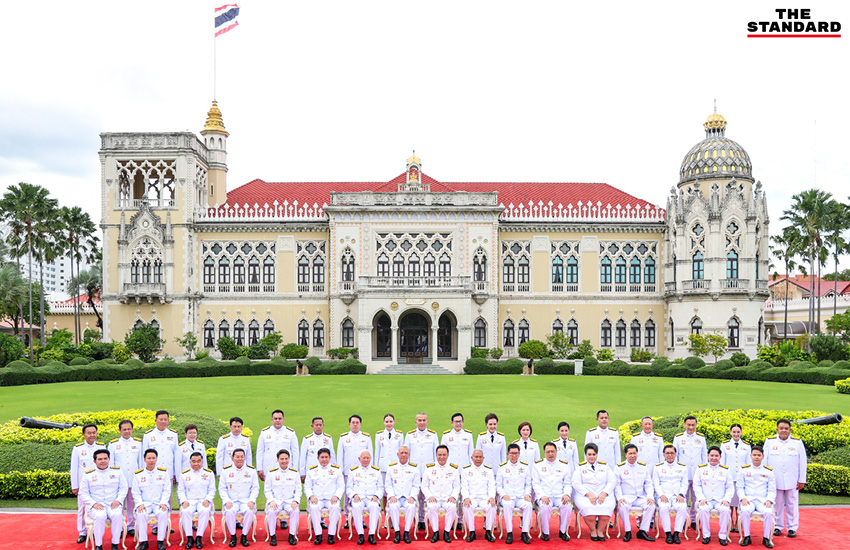 เปิดภาพ ‘ครม.อนุทิน 1’ หน้าตึกไทยคู่ฟ้า 