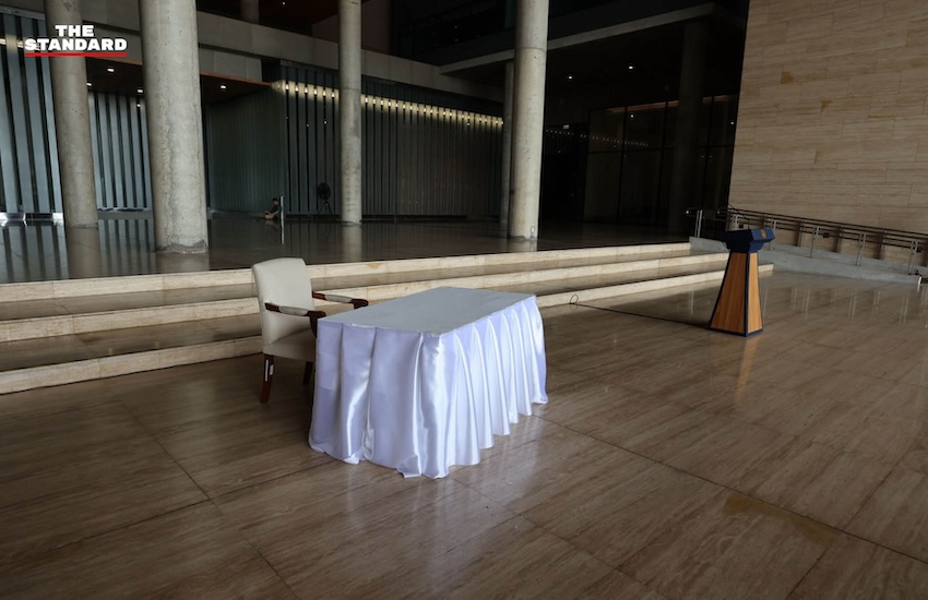 พรรคประชาชนนัดแถลงที่รัฐสภา 9.00 น. ตั้งโต๊ะ-เก้าอี้ ไว้พร้อม
.