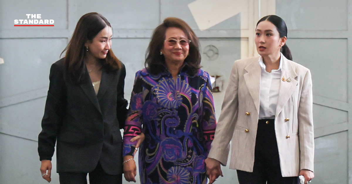 thaksin-shinawatra-family-visit