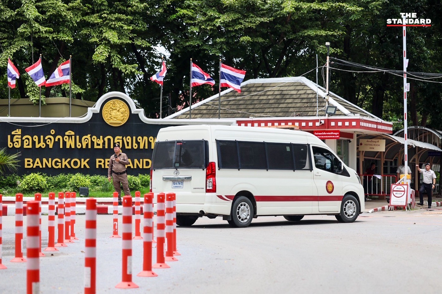 คุมตัวทักษิณ