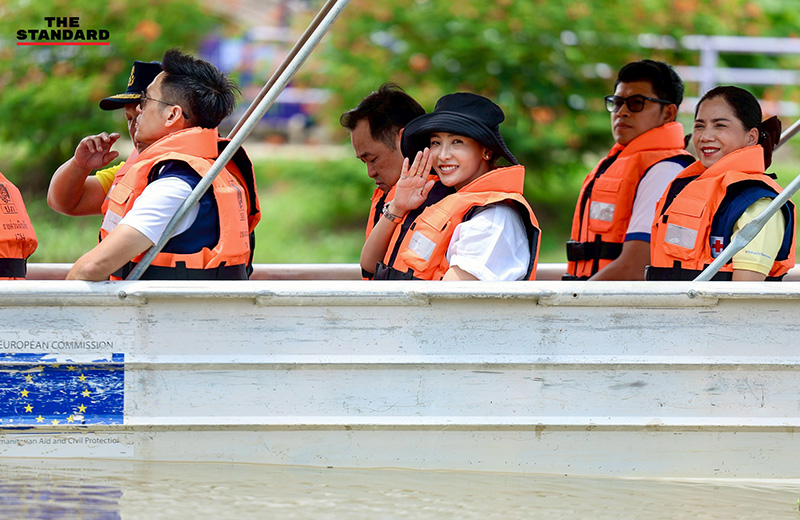 อนุทิน ชาญวีรกูล นายกฯ ลงพื้นที่บ้านใหญ่อ่างทอง พบครอบครัวปริศนานันทกุล