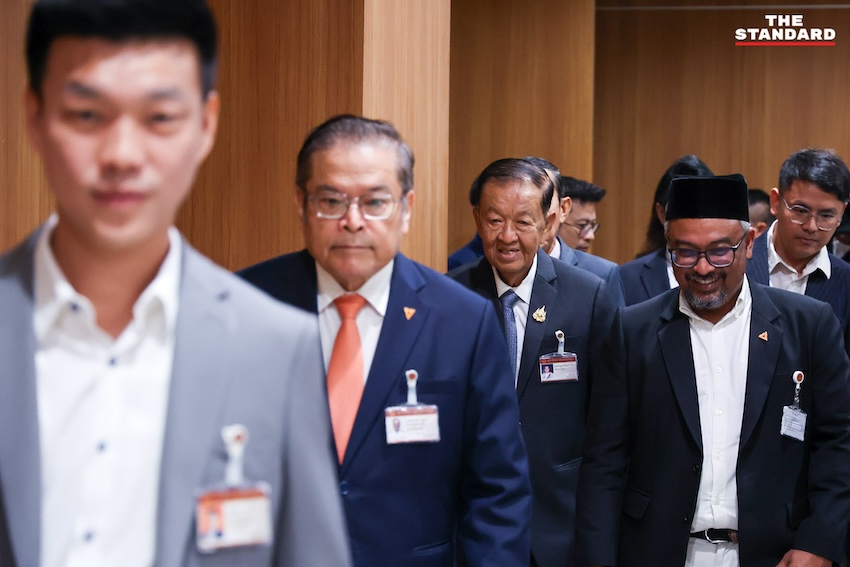 พรรคประชาชนยื่นร่างแก้ไขรัฐธรรมนูญ หมวด 15 เสนอโมเดล 2 คณะต่อประธานรัฐสภา