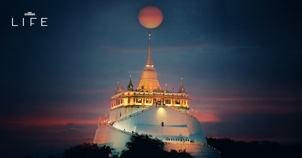 ผู้ร่วมงานเต้นสวิงแดนซ์ในบรรยากาศงานวัดวินเทจ Golden Mount Swing 2025 ที่ภูเขาทอง