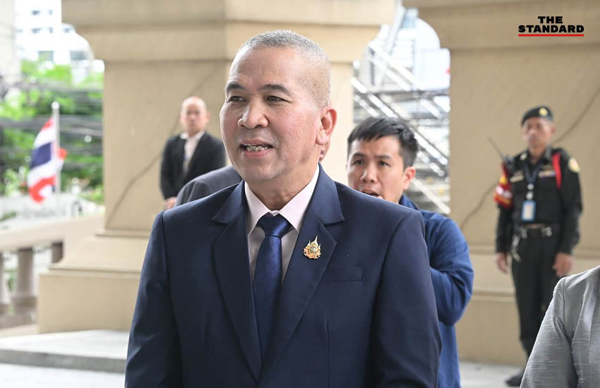 รัฐมนตรีว่าการกระทรวงยุติธรรมคนใหม่ พล.ต.ท. รุทธพล เนาวรัตน์ เข้าสักการะสิ่งศักดิ์สิทธิ์ที่กระทรวง