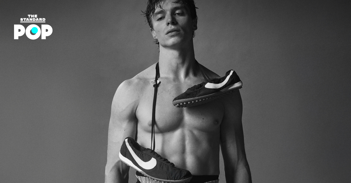 Nicholas Alexander Chavez ขึ้นแคมเปญรองเท้า Nike x Jacquemus Moon Shoes ดีไซน์แรงบันดาลใจจากโอลิมปิก 1972