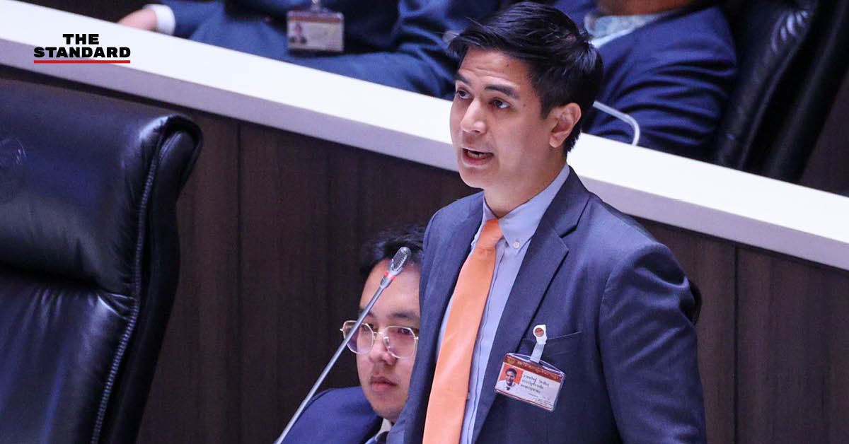 พริษฐ์ วัชรสินธุ โฆษกพรรคประชาชน ให้สัมภาษณ์หลังโหวตอนุทินเป็นนายกรัฐมนตรี
