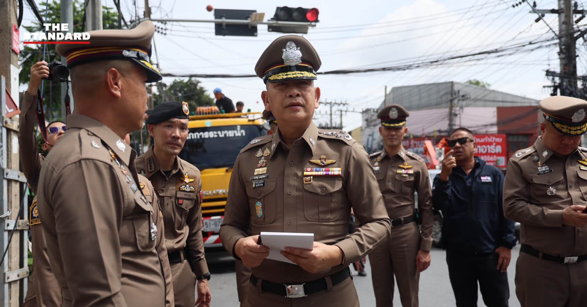 เจ้าหน้าที่ตรวจสอบเหตุ ถนนสามเสน ทรุดหน้าโรงพยาบาลวชิรพยาบาล