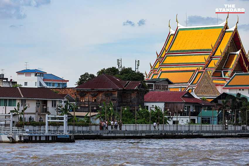 ชัชชาติ สิทธิพันธุ์ ผู้ว่าฯ กทม. ลงพื้นที่สำรวจการเตรียมพร้อมรับมือน้ำท่วมริมแม่น้ำเจ้าพระยา

