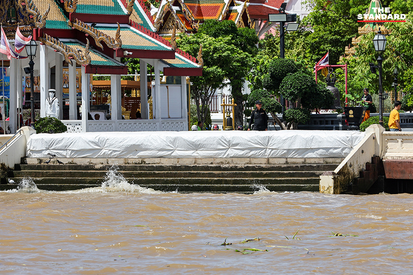 ชัชชาติ สิทธิพันธุ์ ผู้ว่าฯ กทม. ลงพื้นที่สำรวจการเตรียมพร้อมรับมือน้ำท่วมริมแม่น้ำเจ้าพระยา

