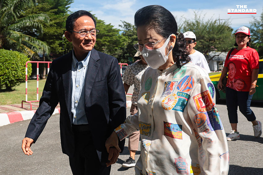 สมชายและเยาวภา วงศ์สวัสดิ์