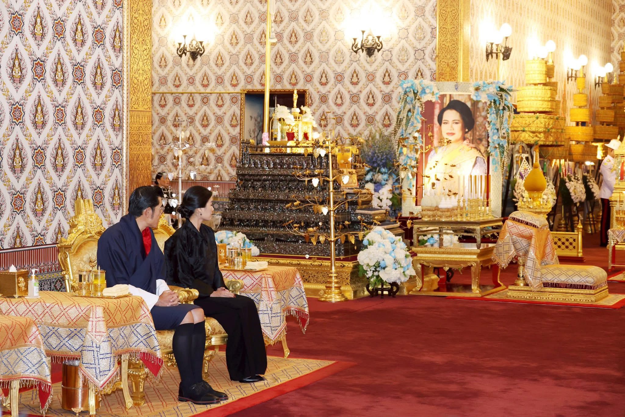 ในหลวง พระราชินี กษัตริย์ภูฏาน พระพิธีธรรมสวดพระอภิธรรม