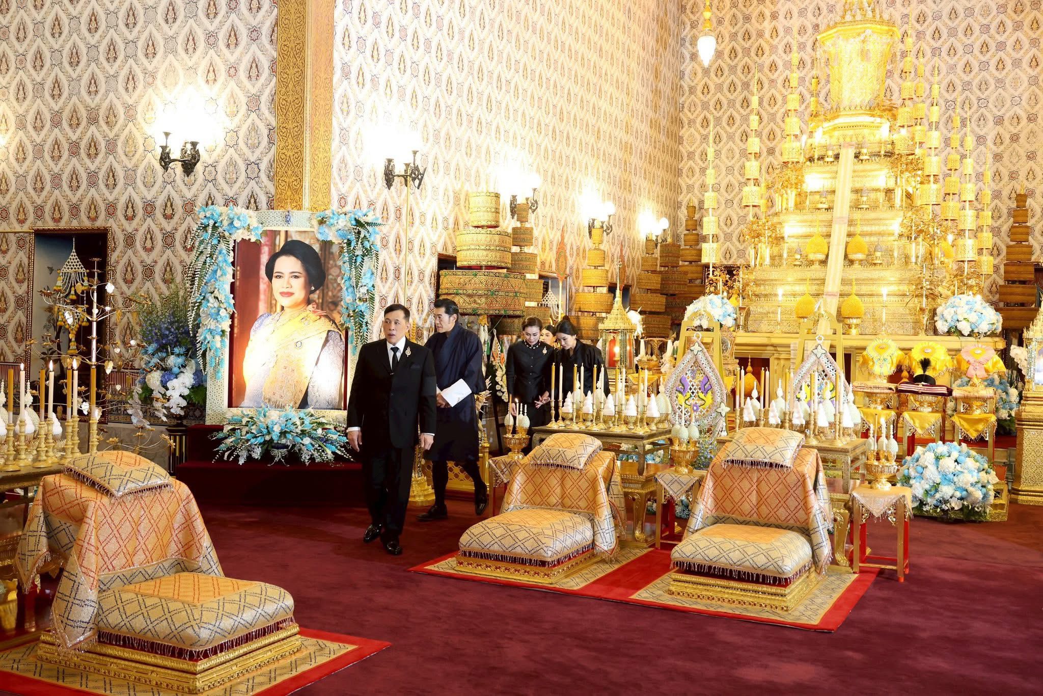 ในหลวง พระราชินี กษัตริย์ภูฏาน พระพิธีธรรมสวดพระอภิธรรม
