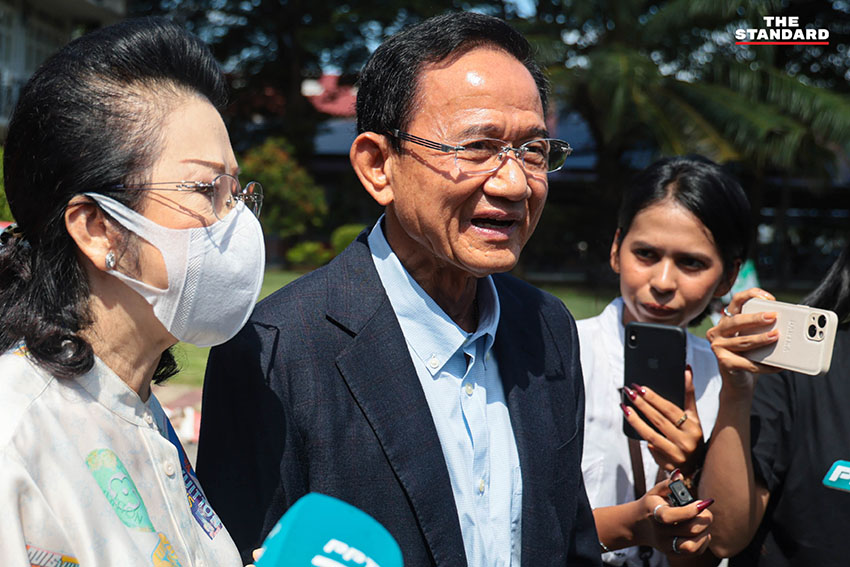 สมชายและเยาวภา วงศ์สวัสดิ์