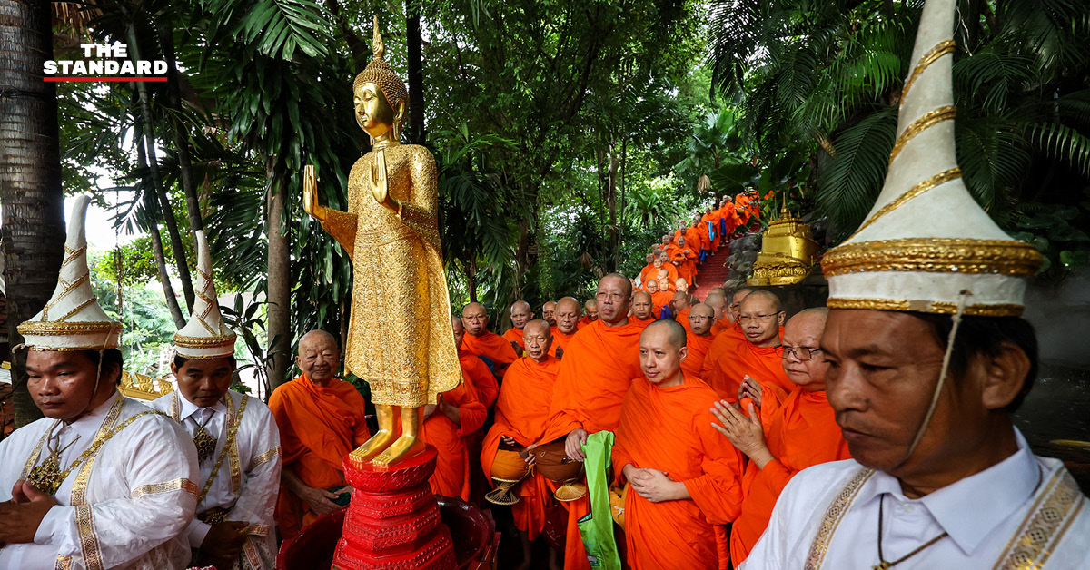 ตักบาตรเทโว วัดสระเกศ